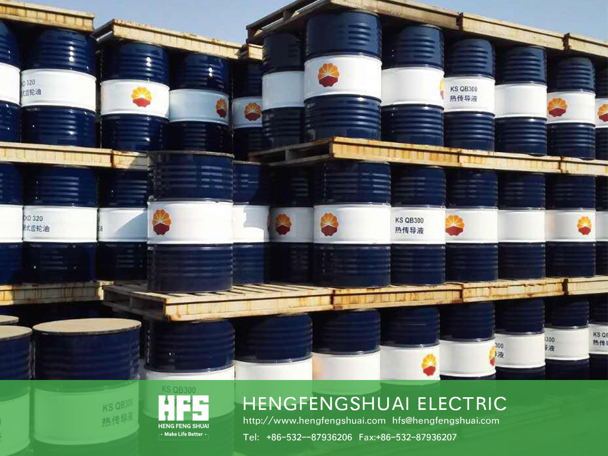 ¿Qué peligros representa la falta de aceite en los transformadores de potencia durante su operación?